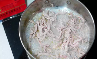 彩椒<a href=/shicai/rouqin/NiuRou/index.html target=_blank><u>牛肉</u></a>丝