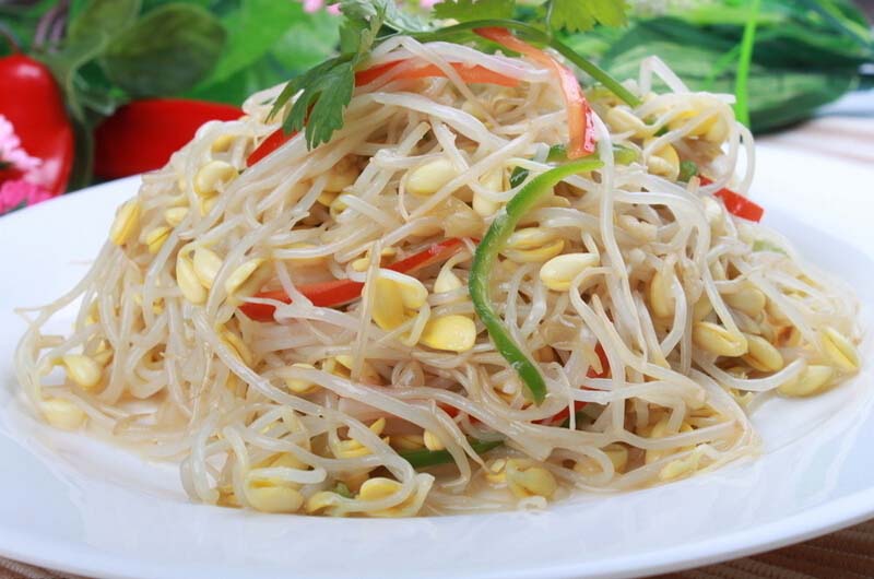 凉拌<a href=/shicai/shucai/HuangDouYa/index.html target=_blank><u><a href=/shicai/mimian/HuangDou/index.html target=_blank><u>黄豆</u></a>芽</u></a>的做法1