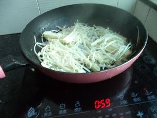 <a href=/shicai/rouqin/ZhuRou/index.html target=_blank><u>猪肉</u></a>金针菇<a href=/shicai/mimian/FenSi/index.html target=_blank><u>粉丝</u></a>汤