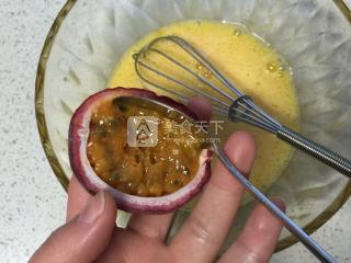 <a href=/shicai/guopin/BaiXiangGuo/index.html target=_blank><u>百香果</u></a>玛德琳蛋糕