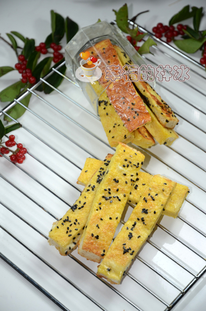 烤<a href=/shicai/guopin/HeiZhiMa/index.html target=_blank><u>黑<a href=/shicai/guopin/ZhiMa/index.html target=_blank><u>芝麻</u></a></u></a><a href=/shicai/mimian/MianBao/index.html target=_blank><u>面包</u></a>条的做法