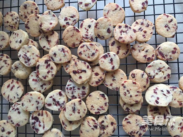 #香雪面粉#<a href=/shicai/guopin/ManYueMei/index.html target=_blank><u>蔓越莓</u></a>饼干的做法