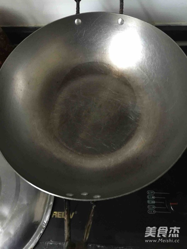 <a href=/shicai/shucai/XiangGu/index.html target=_blank><u>香菇</u></a><a href=/shicai/rouqin/HuoTui/index.html target=_blank><u>火腿</u></a>焗饭的做法