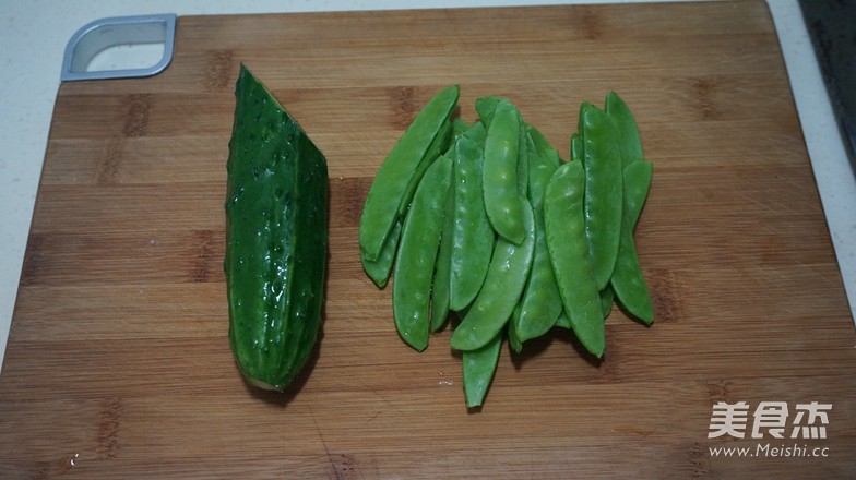 <a href=/shicai/guopin/HuoLongGuo/index.html target=_blank><u>火龙果</u></a>意式肉酱面的做法