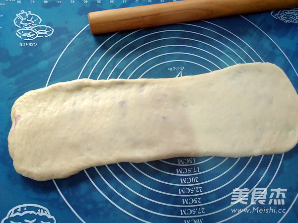 <a href=/shicai/mimian/MianBao/index.html target=_blank><u>面包</u></a>机炼奶<a href=/shicai/shucai/ZiShu/index.html target=_blank><u>紫薯</u></a><a href=/shicai/mimian/TuSi/index.html target=_blank><u>吐司</u></a>的做法