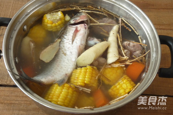 竹芋茅根汤的做法