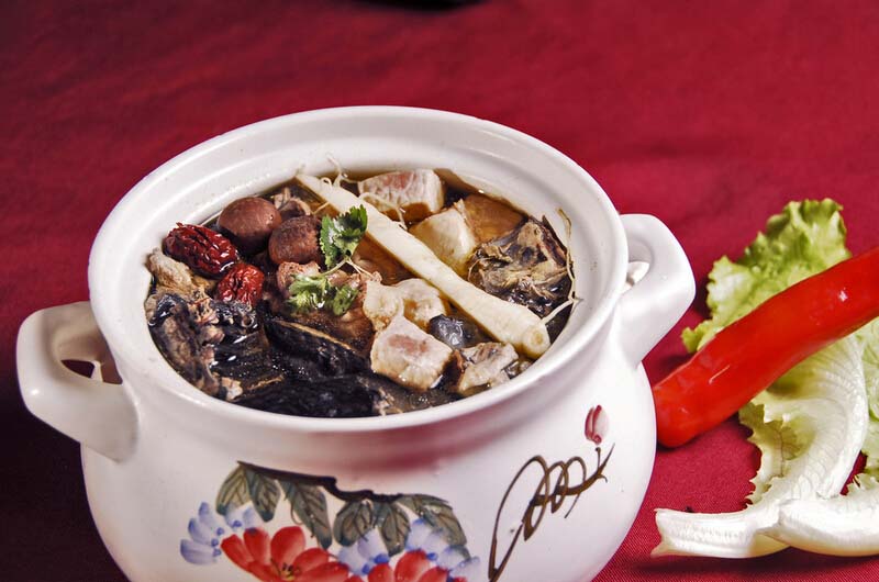 <a href=/shicai/rouqin/WuJi/index.html target=_blank><u>乌鸡</u></a>汤的做法大全1