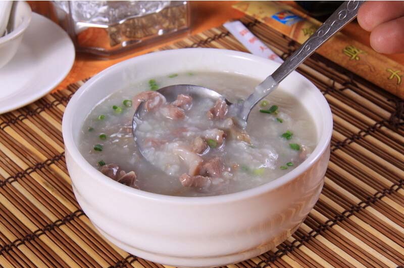 <a href=/shicai/rouqin/PiDan/index.html target=_blank><u>皮蛋</u></a>瘦肉粥的简单做法2