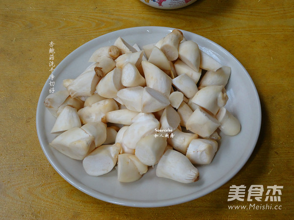 酱香鸡爆<a href=/shicai/shucai/XingBaoGu/index.html target=_blank><u><a href=/shicai/guopin/Xing/index.html target=_blank><u>杏</u></a>鲍菇</u></a>的做法