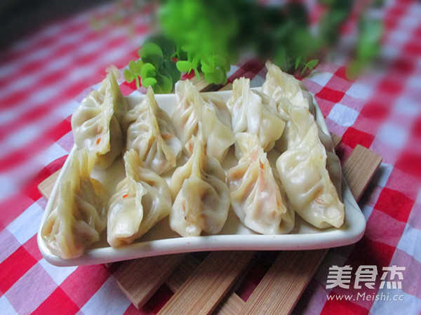 <a href=/shicai/shucai/XiangGu/index.html target=_blank><u>香菇</u></a><a href=/shicai/shucai/LuoBo/index.html target=_blank><u>萝卜</u></a>蒸饺的做法
