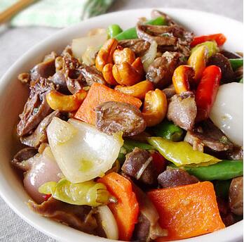 怎么做快手下饭菜辣炒<a href=/shicai/rouqin/JiZa/index.html target=_blank><u>鸡杂</u></a>?