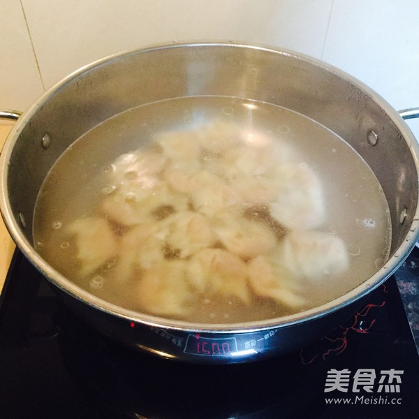 番茄云吞<a href=/shicai/mimian/MiFen/index.html target=_blank><u>米粉</u></a>的做法