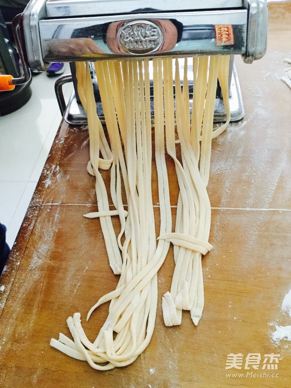 手工番茄<a href=/shicai/mimian/MianTiao/index.html target=_blank><u>面条</u></a>的做法