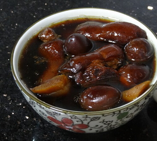 <a href=/shicai/rouqin/ZhuJiao/index.html target=_blank><u>猪脚</u></a><a href=/shicai/rouqin/AnChun/index.html target=_blank><u>鹌鹑</u></a>蛋煲姜<a href=/shicai/diaoweipin/Cu/index.html target=_blank><u>醋</u></a>？