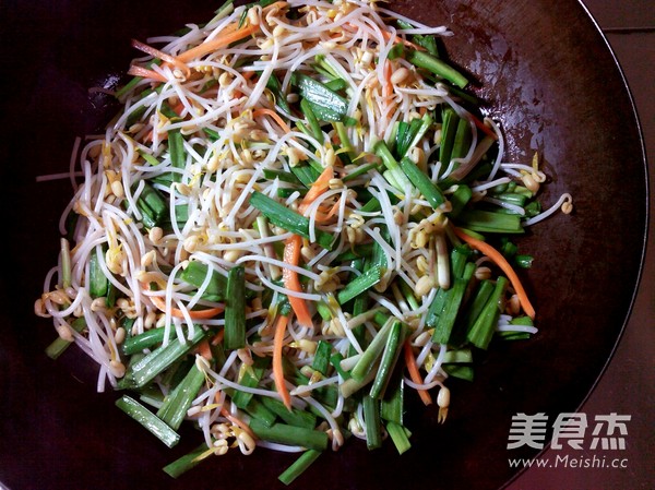 素炒<a href=/shicai/shucai/DouYa/index.html target=_blank><u>豆芽</u></a>的做法