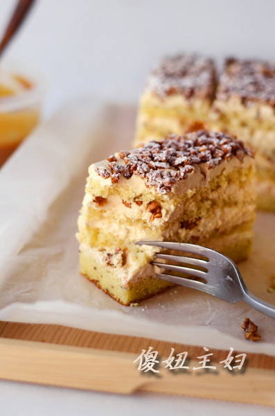 焦糖<a href=/shicai/guopin/ZhenZi/index.html target=_blank><u>榛子</u></a>蛋糕的做法