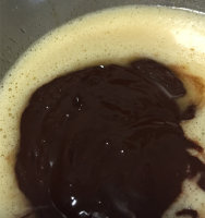 <a href=/shicai/mimian/QiaoKeLi/index.html target=_blank><u>巧克力</u></a>夹心纸杯蛋糕步骤3