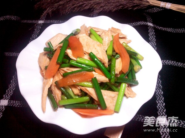 蒜苔炒<a href=/shicai/mimian/FuZhu/index.html target=_blank><u>腐竹</u></a>的做法