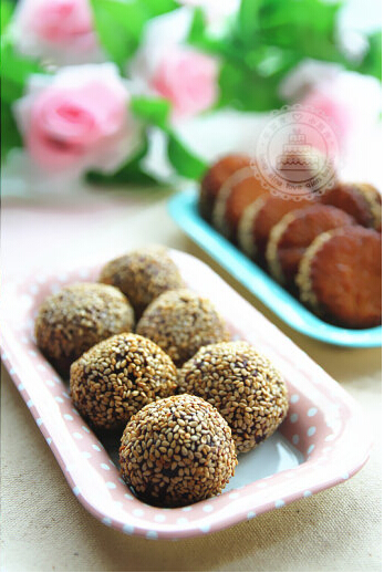 抹茶<a href=/shicai/shucai/ZiShu/index.html target=_blank><u>紫薯</u></a><a href=/shicai/guopin/ZhiMa/index.html target=_blank><u>芝麻</u></a>球