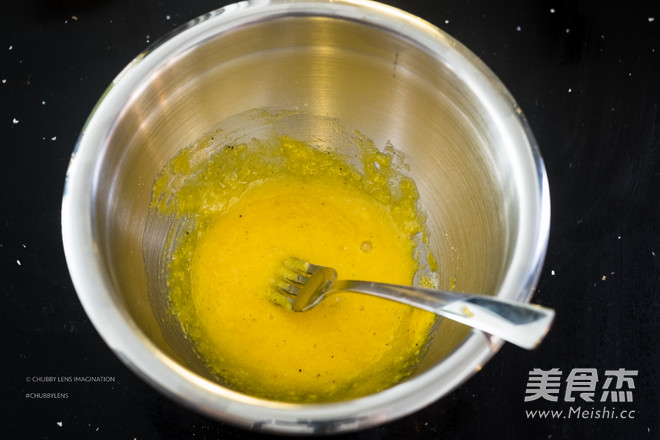 迷迭香蒜<a href=/shicai/rouqin/PeiGen/index.html target=_blank><u>培根</u></a>蛋面的做法