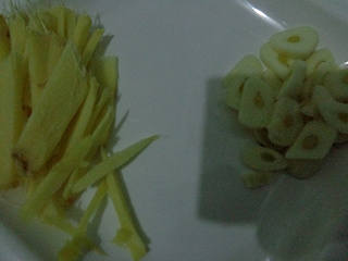 肉丝炒<a href=/shicai/shucai/SuanTai/index.html target=_blank><u>蒜薹</u></a>