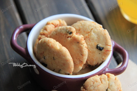 <a href=/shicai/shuichanpin/HaiTai/index.html target=_blank><u>海苔</u></a><a href=/shicai/rouqin/RouSong/index.html target=_blank><u>肉松</u></a>饼干