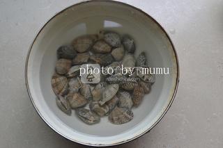 <a href=/shicai/shucai/SiGua/index.html target=_blank><u>丝瓜</u></a><a href=/shicai/shuichanpin/HuaGe/index.html target=_blank><u>花蛤</u></a>汤