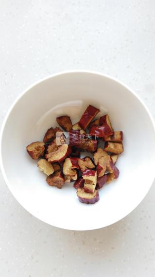 红<a href=/shicai/guopin/Zao/index.html target=_blank><u>枣</u></a><a href=/shicai/guopin/GouQi/index.html target=_blank><u>枸杞</u></a><a href=/shicai/mimian/XiaoMi/index.html target=_blank><u>小米</u></a>糊