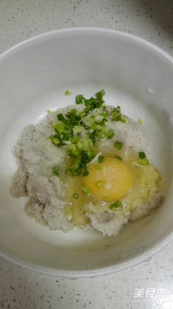 <a href=/shicai/guopin/HuaSheng/index.html target=_blank><u>花生</u></a><a href=/shicai/mimian/DouZha/index.html target=_blank><u>豆渣</u></a>饼的做法