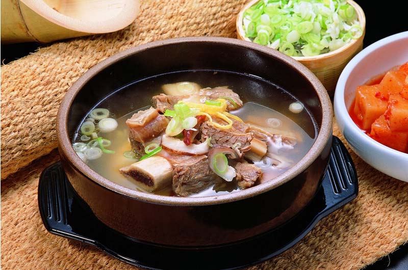 红<a href=/shicai/shucai/LuoBo/index.html target=_blank><u>萝卜</u></a><a href=/shicai/mimian/YuMi/index.html target=_blank><u>玉米</u></a><a href=/shicai/rouqin/PaiGu/index.html target=_blank><u>排骨</u></a>汤2