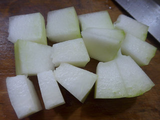 肉骨<a href=/shicai/shucai/DongGua/index.html target=_blank><u>冬瓜</u></a>汤