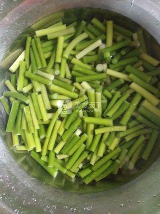 <a href=/shicai/rouqin/JiDan/index.html target=_blank><u>鸡蛋</u></a>炒熟蒜苔