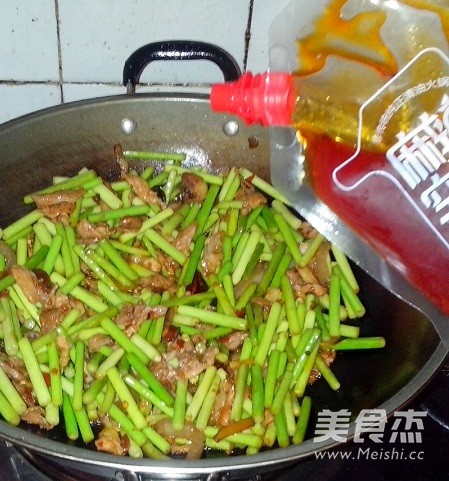 蒜苔炒肉的做法