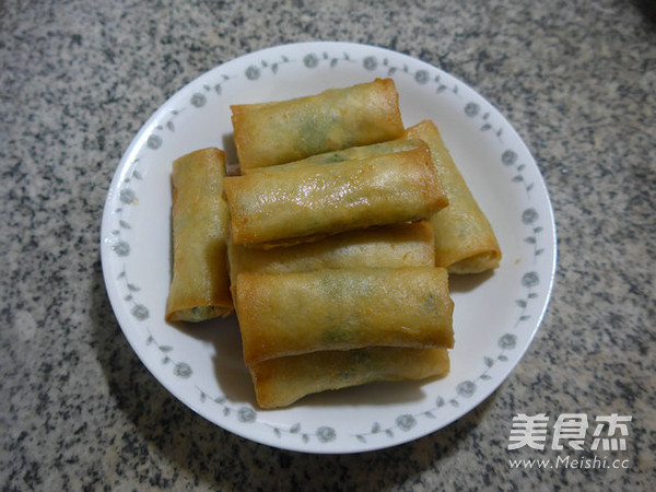 <a href=/shicai/mimian/XiangGan/index.html target=_blank><u>香干</u></a>蒿菜馅春卷的做法