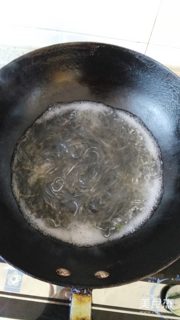 <a href=/shicai/rouqin/NiuNan/index.html target=_blank><u>牛腩</u></a><a href=/shicai/shucai/HongShu/index.html target=_blank><u>红薯</u></a>粉的做法