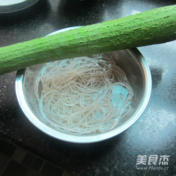 <a href=/shicai/mimian/FenSi/index.html target=_blank><u>粉丝</u></a><a href=/shicai/shucai/SiGua/index.html target=_blank><u>丝瓜</u></a>汤的做法