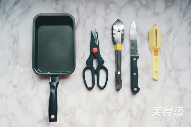 #苏泊尔#<a href=/shicai/shucai/LuoBo/index.html target=_blank><u>萝卜</u></a>丝<a href=/shicai/shuichanpin/JiYu/index.html target=_blank><u>鲫鱼</u></a>汤的做法