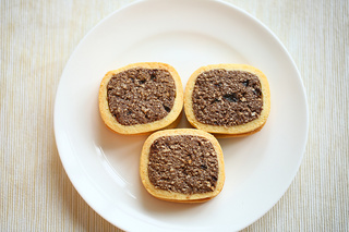 朗姆<a href=/shicai/guopin/PuTao/index.html target=_blank><u>葡萄</u></a>椰蓉饼干