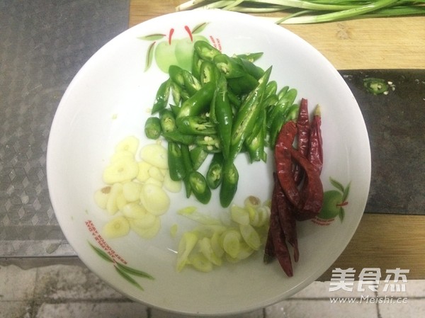 <a href=/shicai/shucai/JiuCai/index.html target=_blank><u>韭菜</u></a>炒<a href=/shicai/rouqin/YaXie/index.html target=_blank><u>鸭<a href=/shicai/rouqin/Xue/index.html target=_blank><u>血</u></a></u></a>的做法