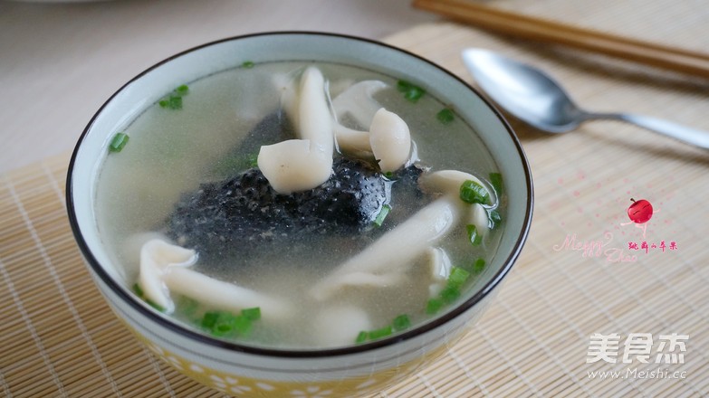 #感恩节#<a href=/shicai/shucai/XieWeiGu/index.html target=_blank><u>蟹味菇</u></a><a href=/shicai/rouqin/WuJi/index.html target=_blank><u>乌鸡</u></a>汤的做法