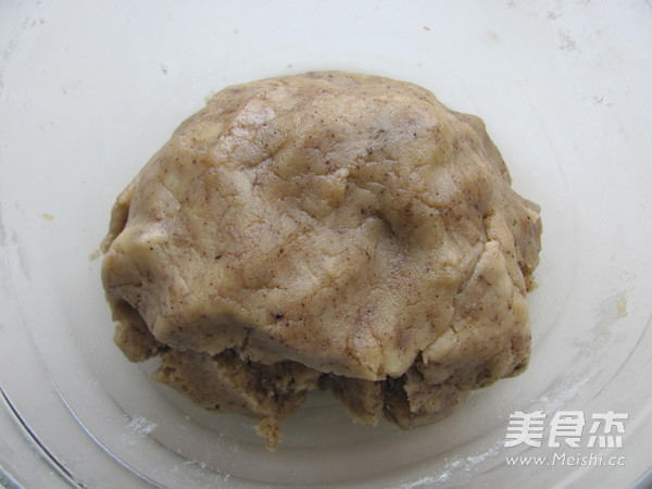 咖啡<a href=/shicai/guopin/HeiZhiMa/index.html target=_blank><u>黑<a href=/shicai/guopin/ZhiMa/index.html target=_blank><u>芝麻</u></a></u></a>酥球的做法