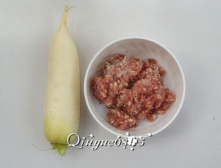 白<a href=/shicai/shucai/LuoBo/index.html target=_blank><u>萝卜</u></a>包子