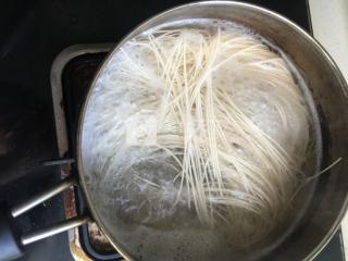 <a href=/shicai/shucai/XiHongShi/index.html target=_blank><u>西红柿</u></a><a href=/shicai/shucai/MuEr/index.html target=_blank><u>木耳</u></a><a href=/shicai/rouqin/JiDan/index.html target=_blank><u>鸡蛋</u></a>面