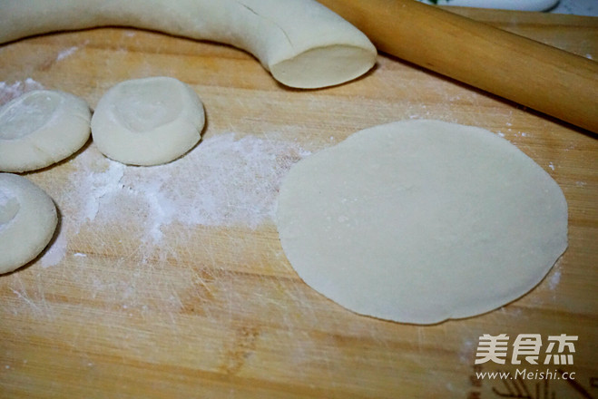 <a href=/shicai/shucai/LuoBo/index.html target=_blank><u>萝卜</u></a>丝饼的做法