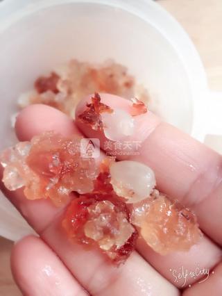 <a href=/shicai/guopin/Tao/index.html target=_blank><u>桃</u></a>胶皂角米<a href=/shicai/shucai/YinEr/index.html target=_blank><u>银耳</u></a>糖水