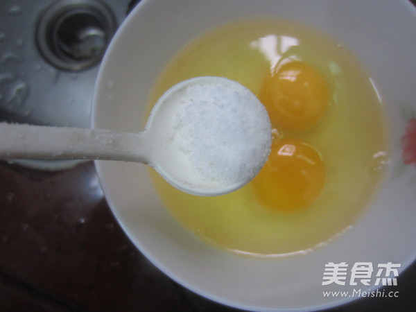 <a href=/shicai/rouqin/HuoTui/index.html target=_blank><u>火腿</u></a>炒蛋的做法