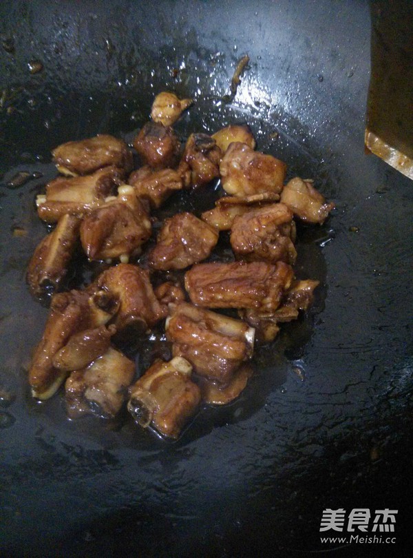 糖<a href=/shicai/diaoweipin/Cu/index.html target=_blank><u>醋</u></a><a href=/shicai/rouqin/PaiGu/index.html target=_blank><u>排骨</u></a>的做法