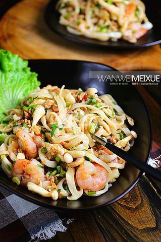 凉拌<a href=/shicai/mimian/HeFen/index.html target=_blank><u>河粉</u></a>