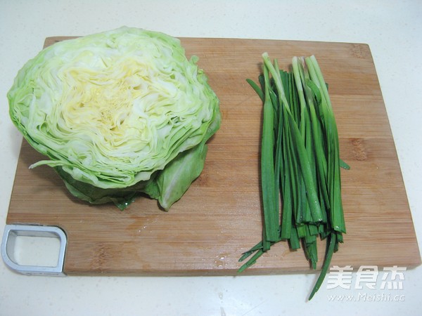 <a href=/shicai/rouqin/NiuRou/index.html target=_blank><u>牛肉</u></a>包菜炒面的做法