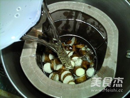 养胃<a href=/shicai/yaoshi/FuLing/index.html target=_blank><u>茯苓</u></a><a href=/shicai/guopin/HeiZhiMa/index.html target=_blank><u>黑<a href=/shicai/guopin/ZhiMa/index.html target=_blank><u>芝麻</u></a></u></a><a href=/shicai/shucai/ShanYao/index.html target=_blank><u>山药</u></a>糊的做法